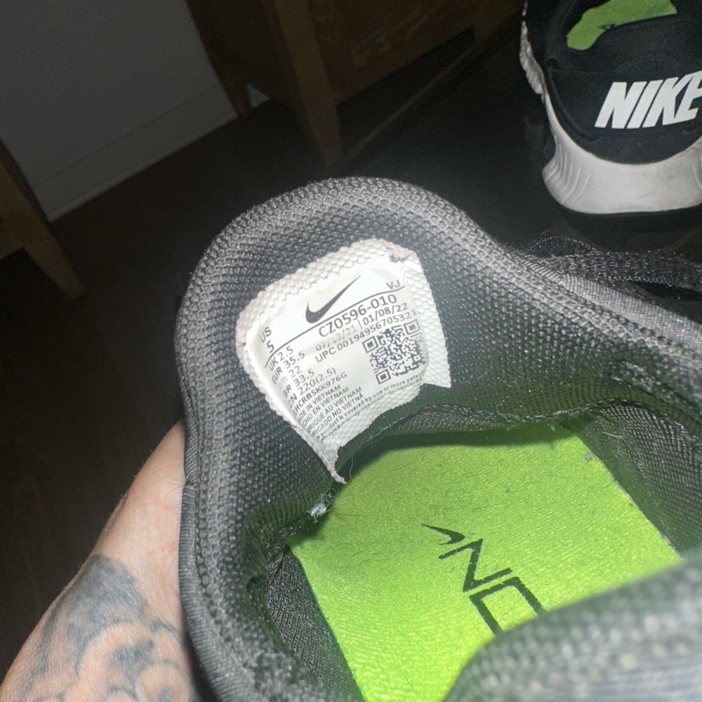 Nike Black and White Athletic Shoes - Picture 3 of 3